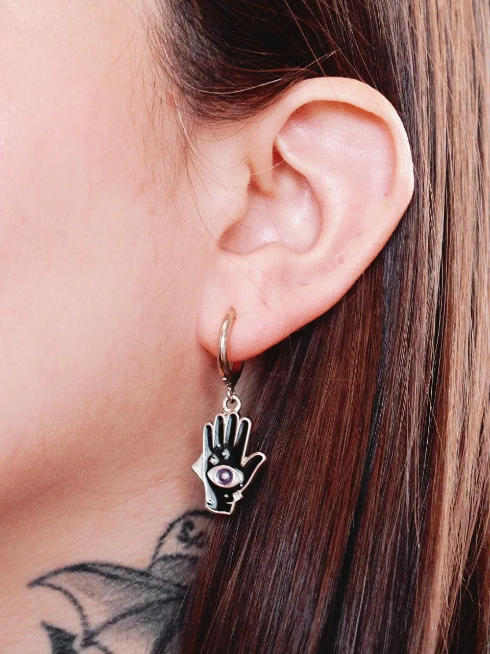 Brinco Hamsa Mão Com Olho Mística Prateado