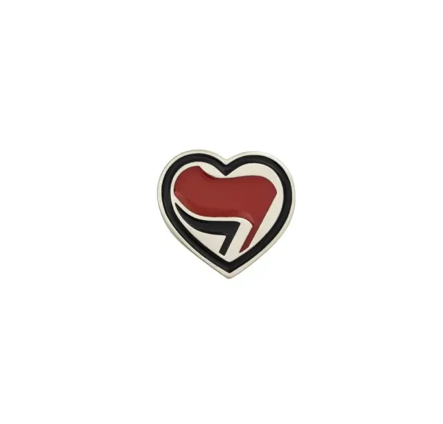 Pin De Metal Coração Antifa