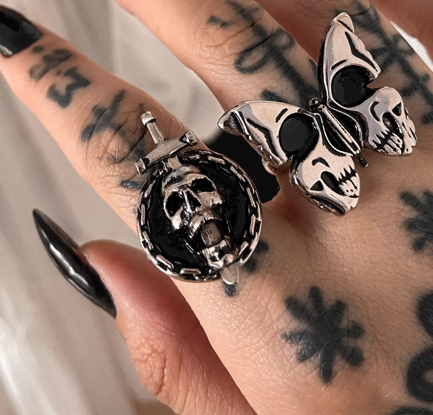 Anel Skull And Dagger Prateado