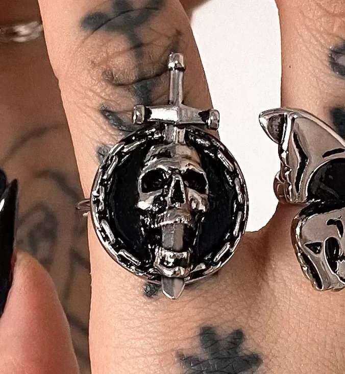 Anel Skull And Dagger Prateado