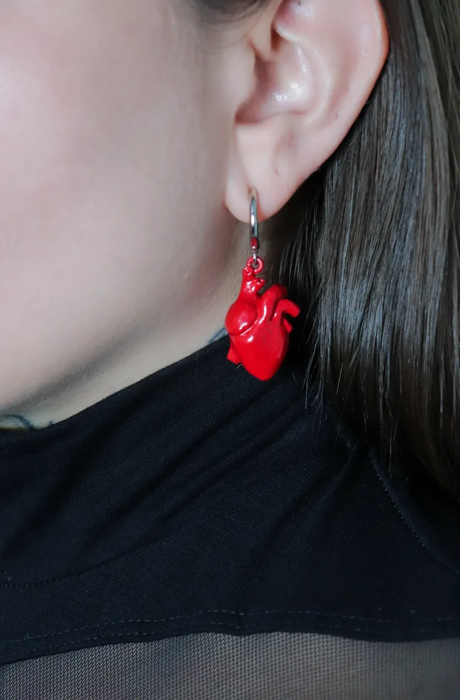 Brinco Argola Coração Anatômico Vermelho