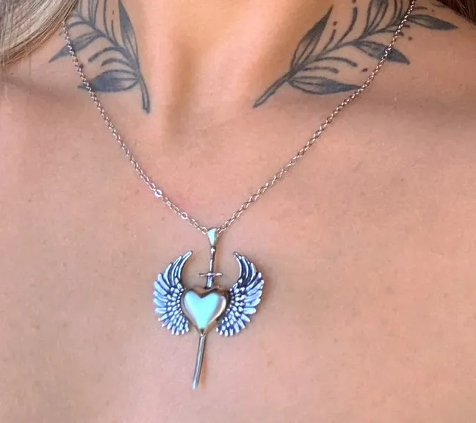 Colar Heart, Wings And Dagger Prateado